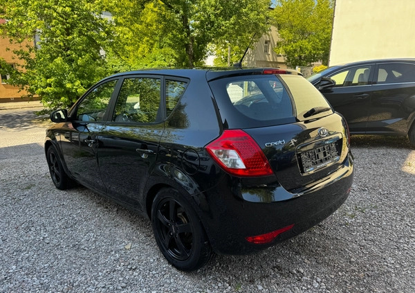 Kia Ceed cena 17600 przebieg: 140000, rok produkcji 2009 z Łódź małe 301